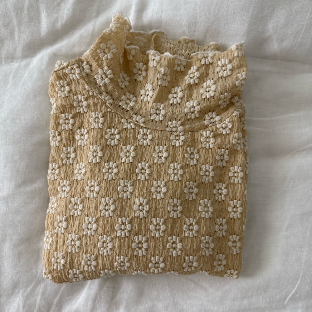 NWOT Promesa Dainty Daisy Floral Lace Mock-Neck Top - Picture 4 of 5